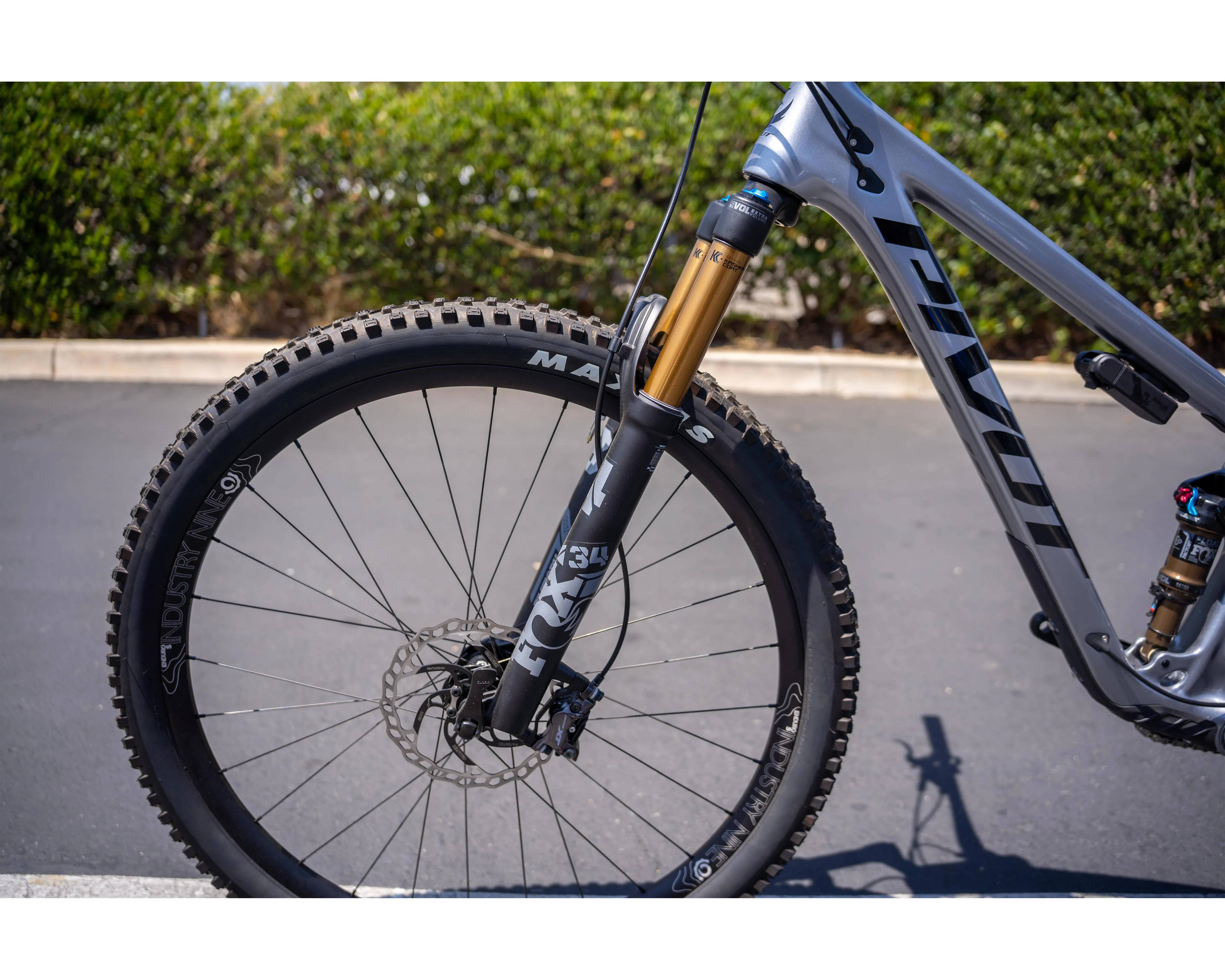 2021 Pivot Trail V3 Pro XT i9 Hub MetSil MD