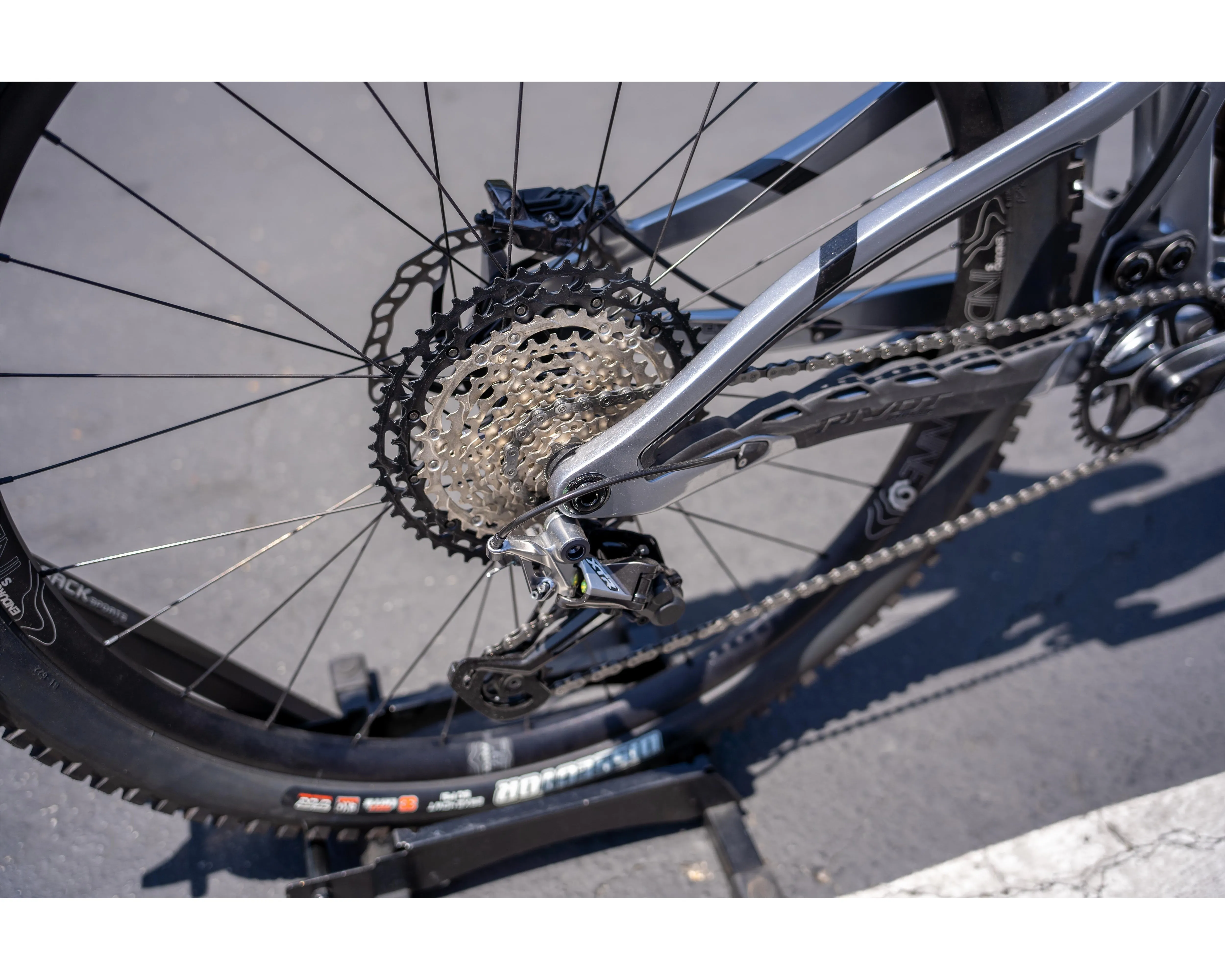 2021 Pivot Trail V3 Pro XT i9 Hub MetSil MD