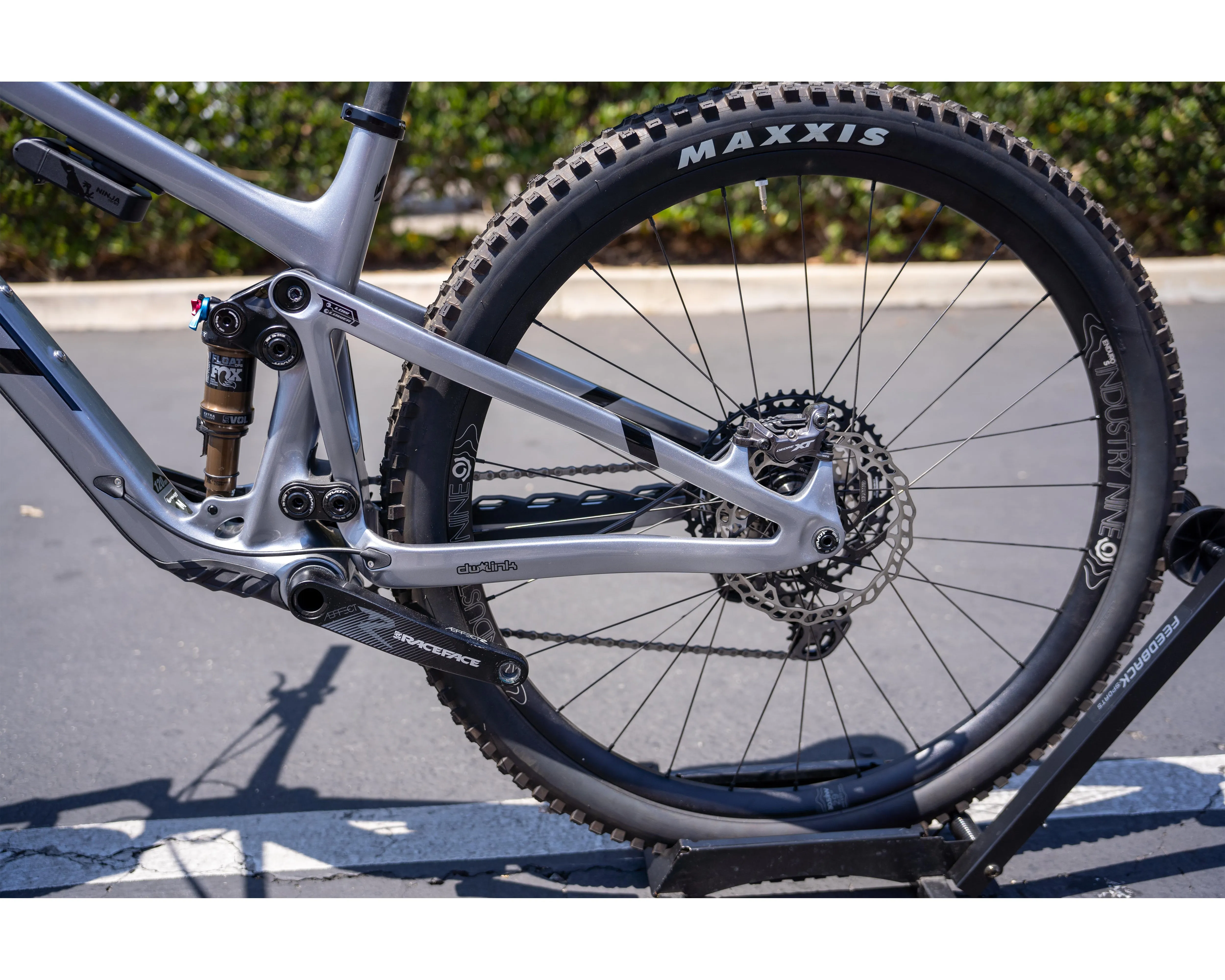 2021 Pivot Trail V3 Pro XT i9 Hub MetSil MD