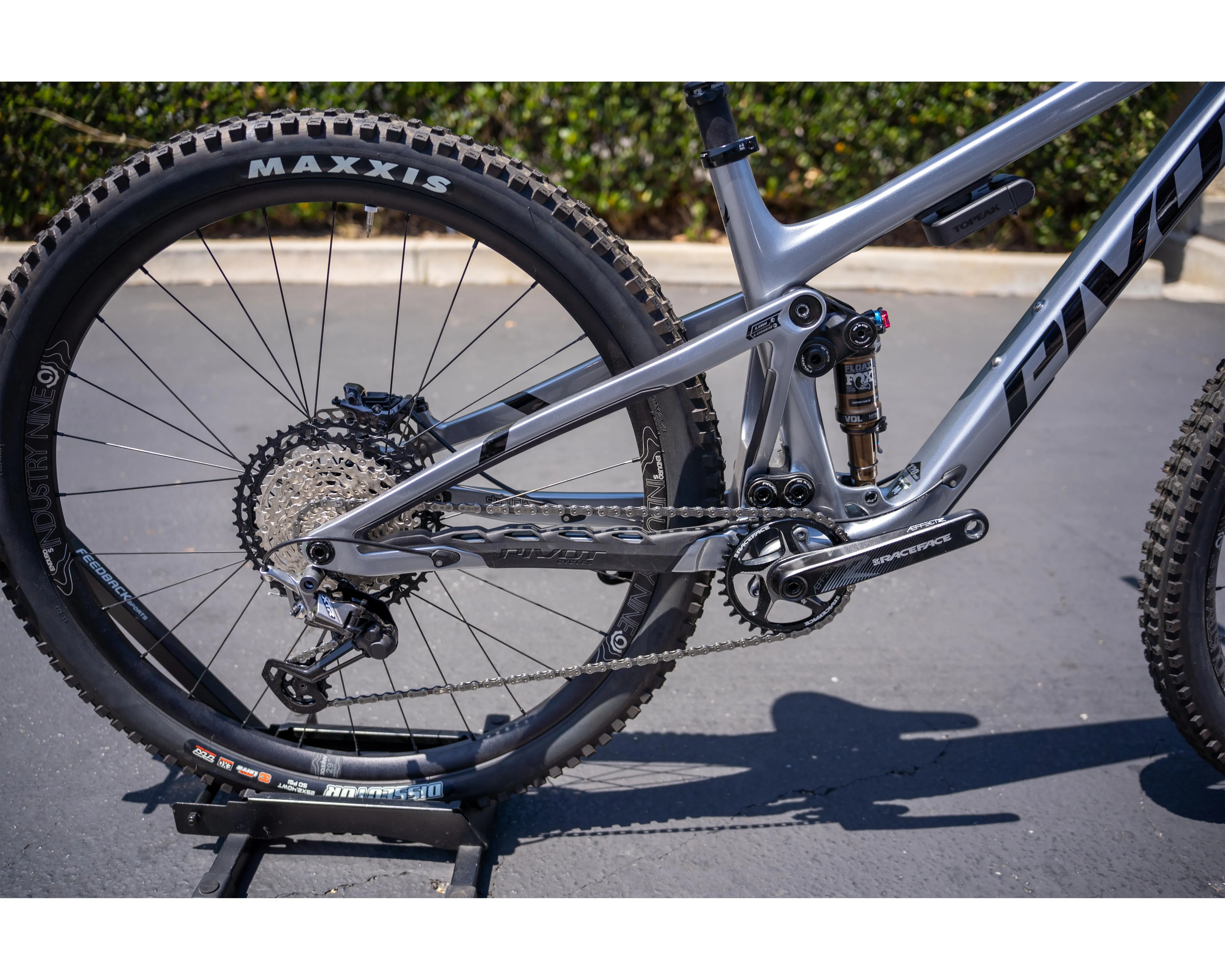 2021 Pivot Trail V3 Pro XT i9 Hub MetSil MD