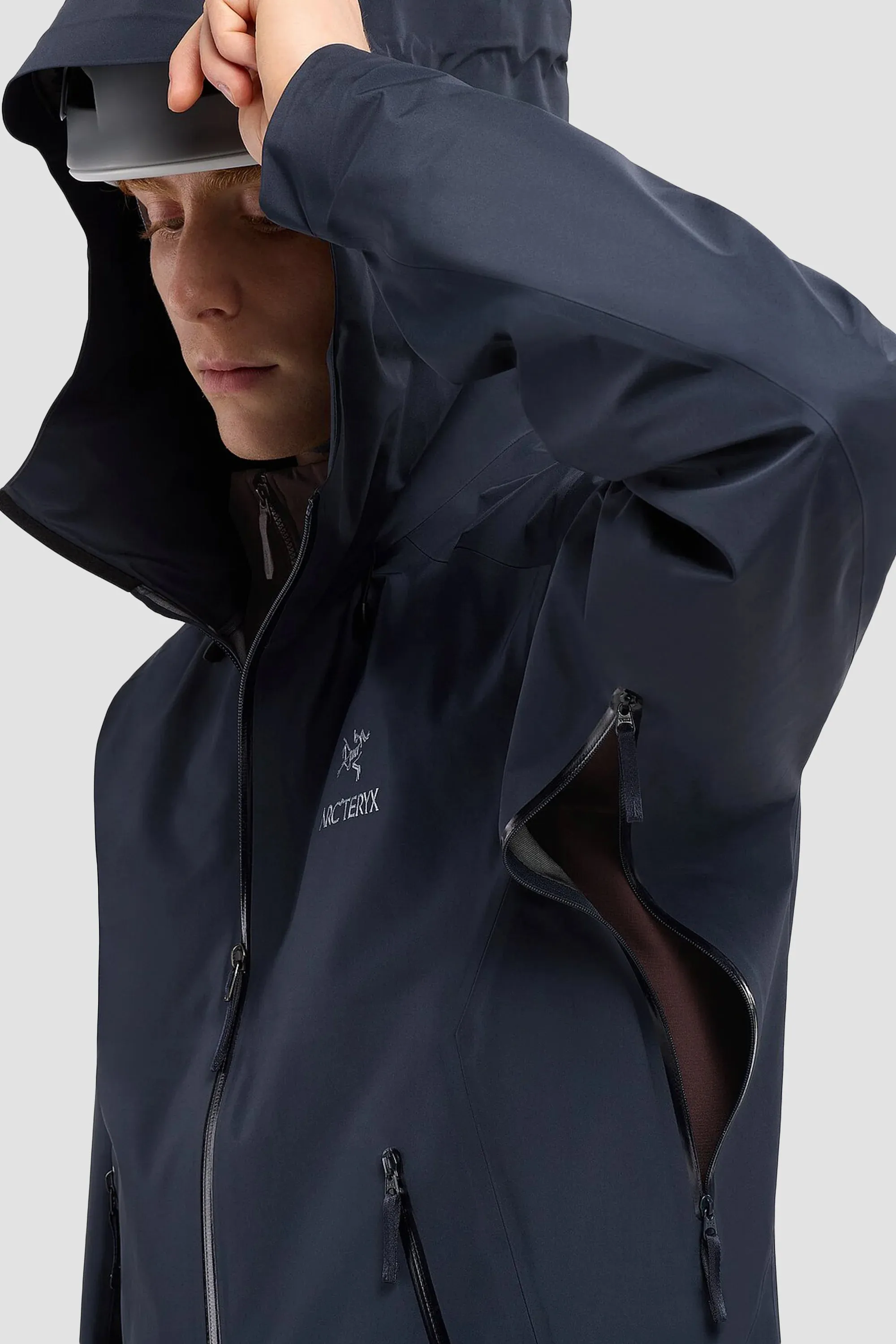 Arc'teryx Men's Beta LT Jacket in Black Sapphire